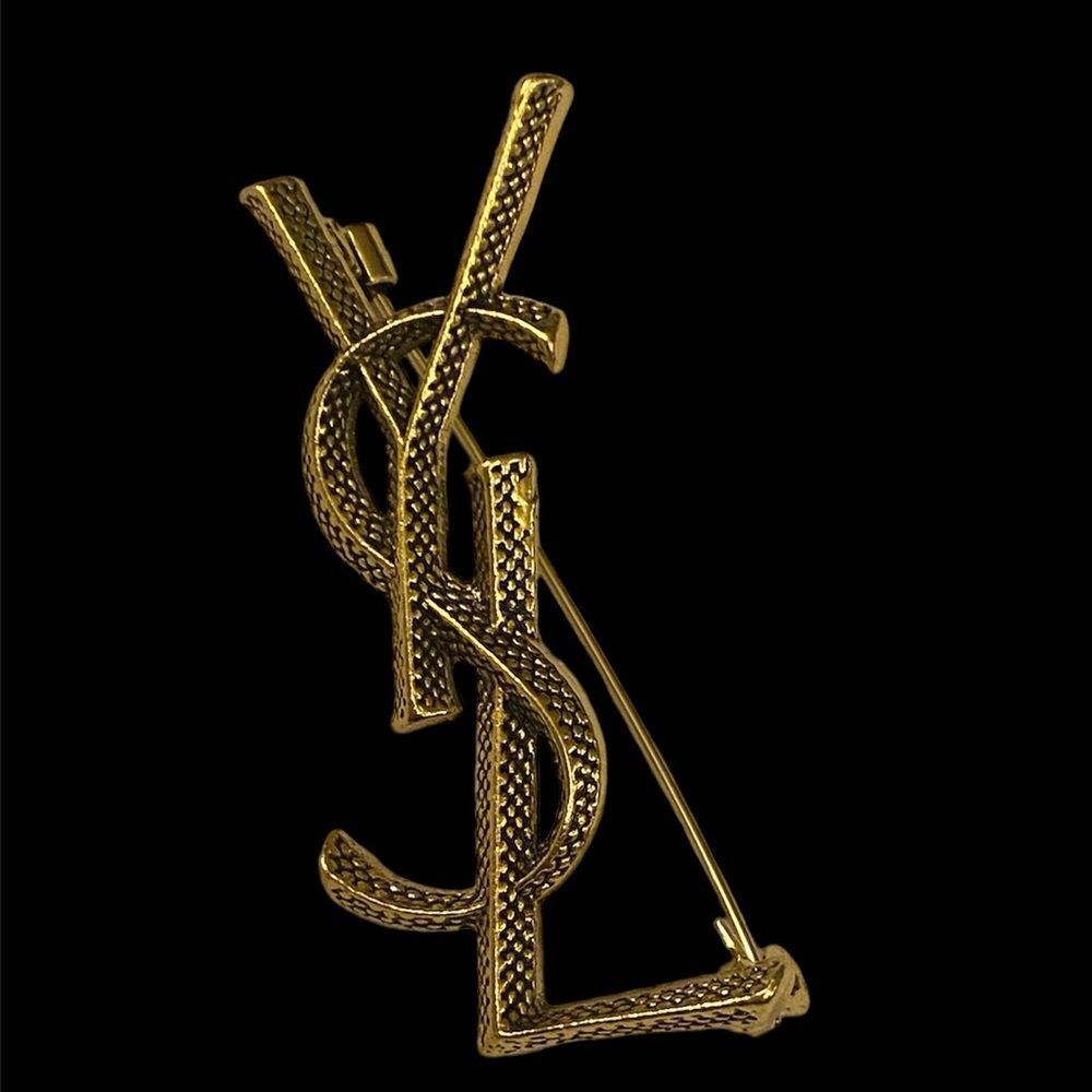 Classic Brooch - Picture 1 of 8